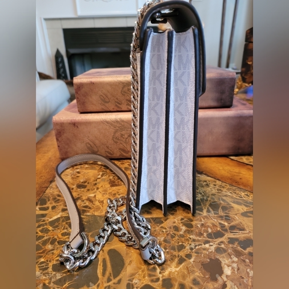 Michael Kors Rose Phone Bag - Picture 4 of 10